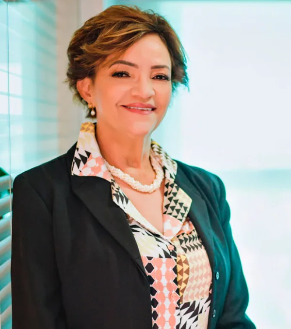 Eloisa Maria B. Medeiros - Advogada Associada