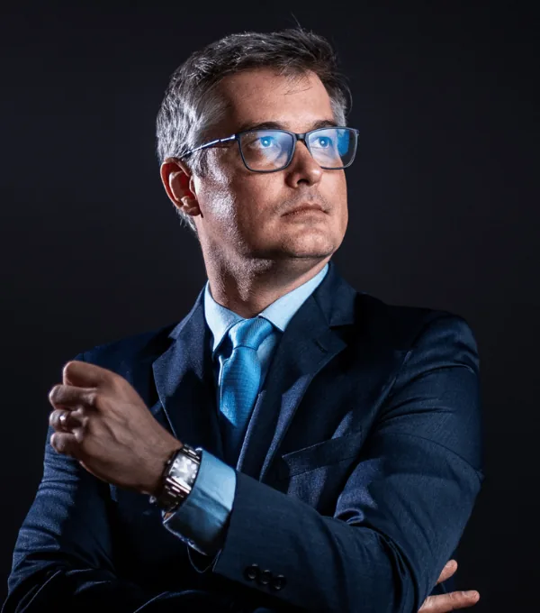 Juliano Campestrini - Advogado associado